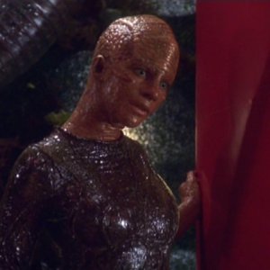 Julianne Christie nel ruolo di un'aliena nell'episodio 'Inatteso' della serie tv 'Enterprise'