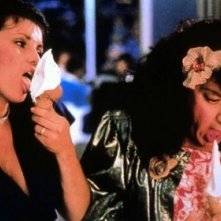 Paolo Villaggio si sottopone ai giochi erotici di Serena Grandi nel film Rimini Rimini