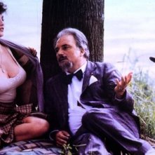 Serena Grandi con Franco Interlenghi in una scena del film Miranda, diretto da Tinto Brass