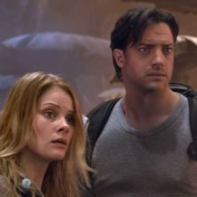 Anita Briem e Brendan Fraser in una scena del film Journey to the Center of the Earth 3D