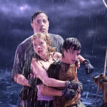 Brendan Fraser, Anita Briem e Josh Hutcherson in una scena del film Journey to the Center of the Earth 3D