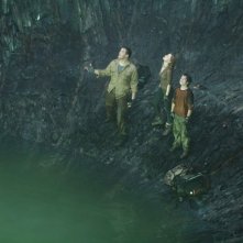 Brendan Fraser, Anita Briem e Josh Hutcherson in una scena di Journey to the Center of the Earth 3D