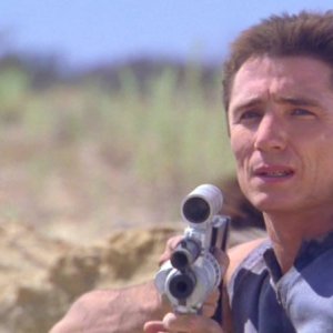 Dominic Keating nel ruolo di Malcom Reed nella serie 'Enterprise', episodio: I predoni