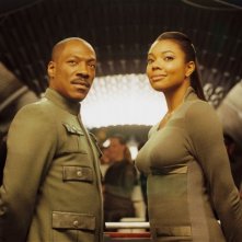 Eddie Murphy e Gabrielle Union in una scena del film Piacere Dave