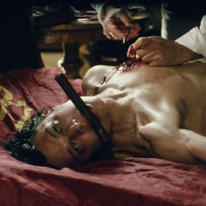 Fu'ad Ait Aattou in una scena del film Une vieille maitresse