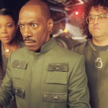 Gabrielle Union, Eddie Murphy e Judah Friedlander in una sequenza di Piacere Dave
