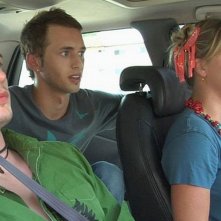 Jay Brannan, Brent Gorski e Melissa Searing in una scena di Holding Trevor