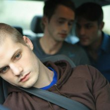 Jay Brannan in una scena di Holding Trevor