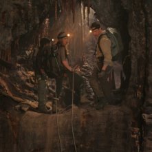 Josh Hutcherson, Anita Briem e Brendan Fraser in una scena del film Journey to the Center of the Earth 3D