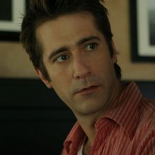 Richard Gunn in una sequenza di Garden Party