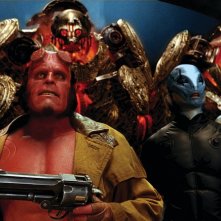 Ron Perlman (Hellboy) e Doug Jones (Abe) si preparano alla battaglia in una scena di Hellboy 2