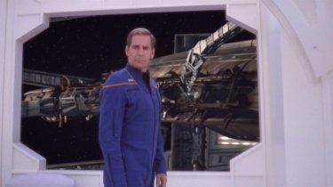 Scott Bakula interpreta il ruolo di Jonathan Archer nella serie tv 'Enterprise', episodio: Sosta forzata