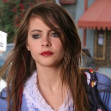 Willa Holland in una sequenza del film Garden Party