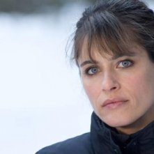 Amanda Peet in una sequenza di X-Files: Voglio crederci