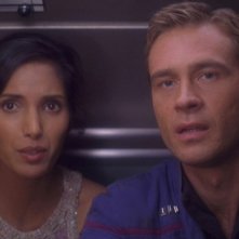 Connor Trinneer insieme a Padma Lakshmi nell'episodio 'Un carico prezioso' della serie tv 'Enterprise'
