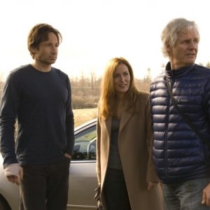 David Duchovny, Gillian Anderson e il regista Chris Carter sul set di X-Files: Voglio crederci