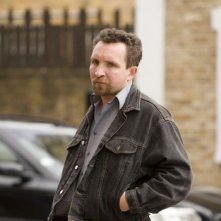 Eddie Marsan in una sequenza di Happy Go-Lucky