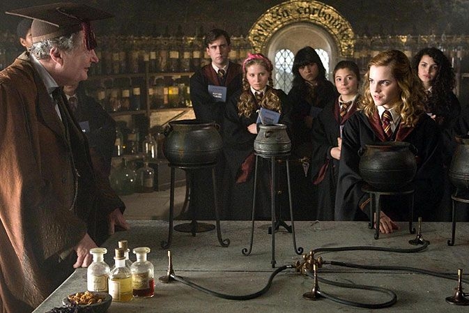 Jim Broadbent Ed Emma Watson In Una Scena Di Harry Potter E Il Principe Mezzosangue 81523