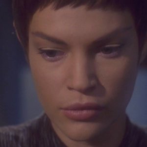 Jolene Blalock è il primo ufficiale T'Pol nella serie tv 'Enterprise', episodio: La sindrome