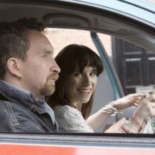 Eddie Marsan e Sally Hawkins in una scena di Happy Go-Lucky
