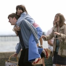 Sally Hawkins e i suoi amici in una sequenza di Happy Go-Lucky