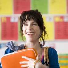 Sally Hawkins è la protagonista di Happy Go-Lucky