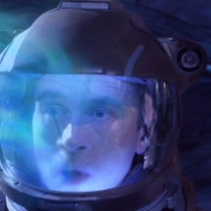 Trip, interpretato da Connor Trinneer, confronta un'entità aliena nell'episodio 'Lo scambio' della serie 'Enterprise'