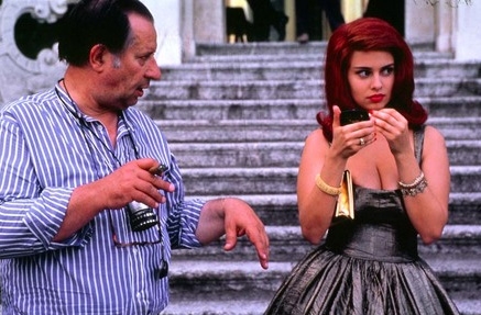 Debora Caprioglio e Tinto Brass sul set di Paprika, diretto dal maestro