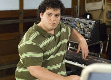 Josh Gad in una scena del film The Rocker - Il batterista nudo