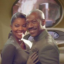 Gabrielle Union e Eddie Murphy in una scena della commedia Piacere Dave
