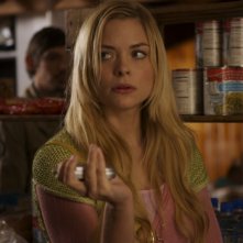 Jaime King in una sequenza dell'horror The Tripper