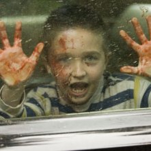 Noah Maschan in una scena dell'horror The Tripper