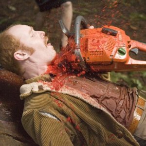 Una scena splatter dell'horror The Tripper