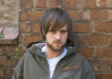 l'attore irlandese Jonas Armstrong