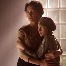 Catherine Zeta-Jones e Saoirse Ronan in una scena di Houdini - L'ultimo mago