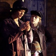 Catherine Zeta-Jones e Saoirse Ronan in una sequenza del film Houdini - L'ultimo mago