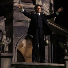 Guy Pearce in una sequenza di Houdini - L'ultimo mago