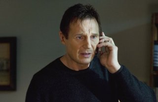 Liam Neeson in una sequenza di Io vi troverò