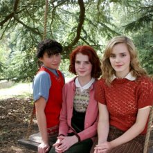 Yasmin Paige, Lucy Boynton ed Emma Watson sul set di Ballet Shoes