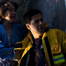Elaine Kagan e Jay Hernandez in una scena del film Quarantena