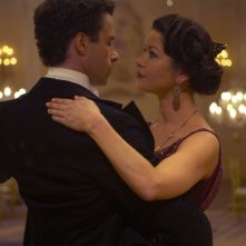 Catherine Zeta-Jones e Guy Pearce in una sequenza di Houdini - L'ultimo mago