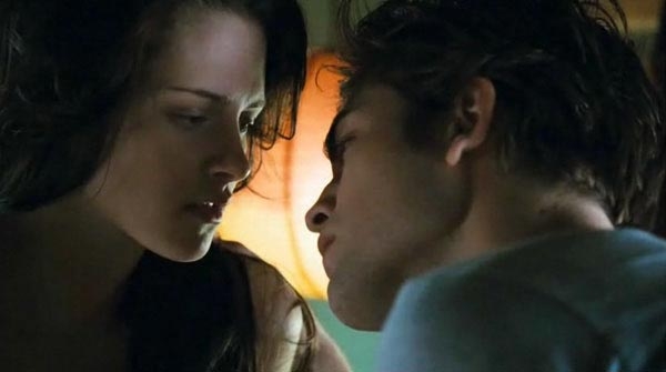 Kristen Stewart E Robert Pattinson In Una Sequenza Del Film Twilight 82307