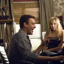 Jason Segel e Kristen Bell in una sequenza di Forgetting Sarah Marshall