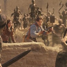 Maria Bello e Brendan Fraser in una sequenza de La mummia 3