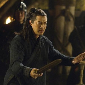 Russell Wong in una scena del film La mummia 3