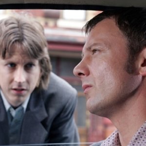 John Simm in una scena dell'ottavo episodio di Life on Mars