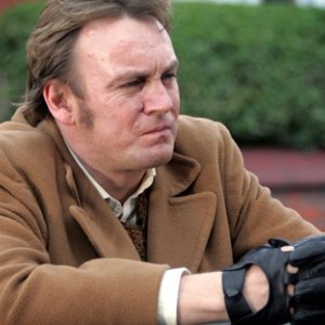 Philip Glenister in una scena dell'ottavo episodio di Life on Mars