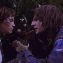 Jolene Blalock e Scott Bakula nei ruoli di T'Pol e Archer nella serie tv Enterprise, episodio: Estinzione