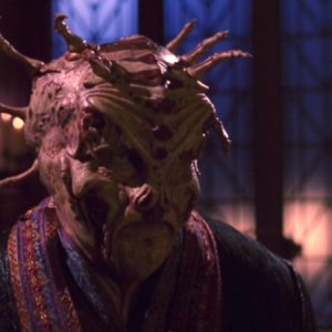 Maury Sterling nel ruolo dell'alieno Tarquin nell'episodio 'Esilio' della serie tv Enterprise