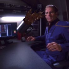 Scott Bakula è il Capitano Archer nella serie tv Enetrprise, episodio: L'anomalia